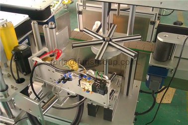 High Speed Label Applicator Adhesive Horizontal Labeling Machine For Small Bottle